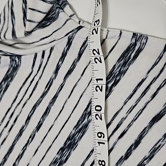 Puella Size XS Women's  Pull Over Top Mid Sleeve Stretch Crop #W-589 - Picture 6 of 9